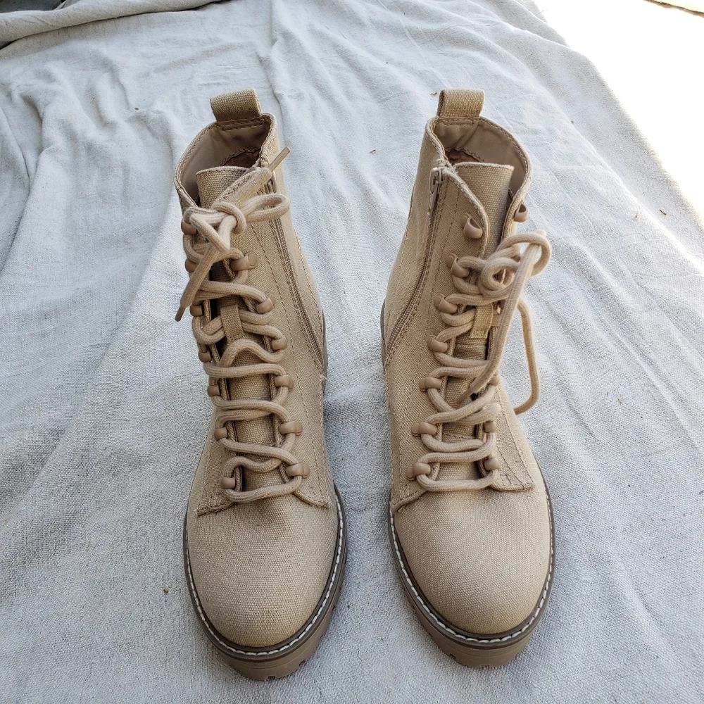 Women’s Canvas Combat Boots Size 8.5 Beige Lace-Up Side Zip Block Heel Casual - Picture 3 of 6